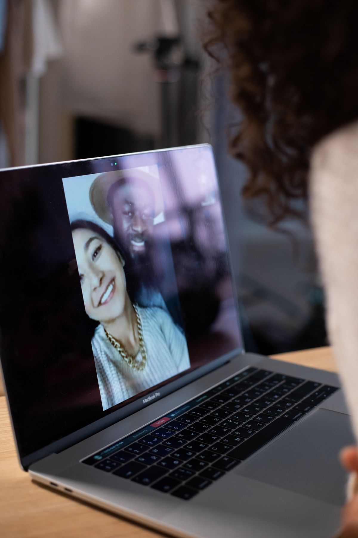 Laptop met privacy en databeveiliging bij automatisch notuleren met AI
